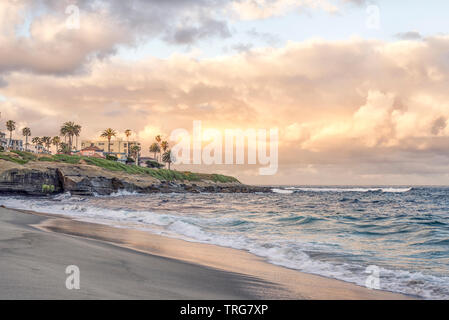 Sunrise visto dalla Spiaggia di Wipeout. La Jolla, California, Stati Uniti d'America. Foto Stock