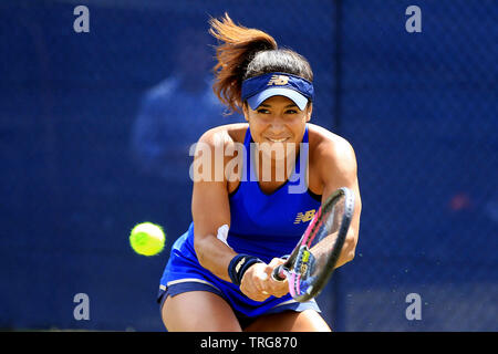 Surbiton, Regno Unito. 05 Giugno, 2019. Heather Watson di Gran Bretagna in azione contro Evgeniya Rodina della Russia nel signore single. Surbiton Trofeo tennis 2019, giorno 3 a Surbiton Racket & Fitness Club nel Surrey mercoledì 5 giugno 2019. Questa immagine può essere utilizzata solo per scopi editoriali. Solo uso editoriale, pic da Steffan Bowen/Andrew Orchard fotografia sportiva/Alamy Live news Credito: Andrew Orchard fotografia sportiva/Alamy Live News Foto Stock