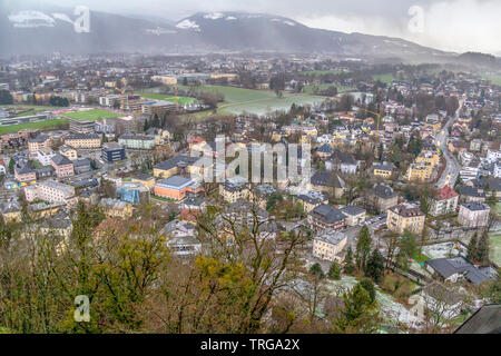 Vista aerea di Salisburgo in Austria al tempo di inverno Foto Stock
