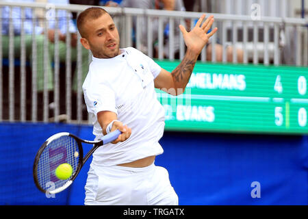 Surbiton, Regno Unito. 05 Giugno, 2019. Dan Evans di Gran Bretagna in azione contro Ruben Bemelmans del Belgio nella mens singles. Surbiton Trofeo tennis 2019, giorno 3 a Surbiton Racket & Fitness Club nel Surrey mercoledì 5 giugno 2019. Questa immagine può essere utilizzata solo per scopi editoriali. Solo uso editoriale, pic da Steffan Bowen/Andrew Orchard fotografia sportiva/Alamy Live news Credito: Andrew Orchard fotografia sportiva/Alamy Live News Foto Stock