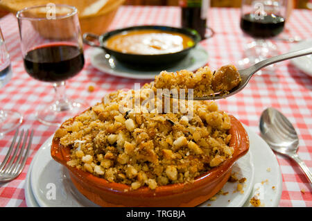 Migas di servire. La Mancha, in Spagna. Foto Stock