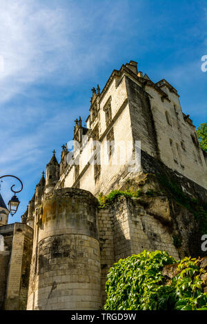 Torre Saint Ours e la facciata del Logis Royal a città di Loches, Indre et Loire, centro Val de Loire, Francia Foto Stock