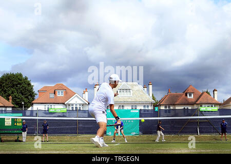 Surbiton, Regno Unito. 05 Giugno, 2019. Alistair grigio della Gran Bretagna in azione contro Soonwoo Kwon di Corea nella mens singles. Surbiton Trofeo tennis 2019, giorno 3 a Surbiton Racket & Fitness Club nel Surrey mercoledì 5 giugno 2019. Questa immagine può essere utilizzata solo per scopi editoriali. Solo uso editoriale, pic da Steffan Bowen/Andrew Orchard fotografia sportiva/Alamy Live news Credito: Andrew Orchard fotografia sportiva/Alamy Live News Foto Stock