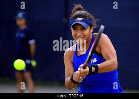 Surbiton, Regno Unito. 05 Giugno, 2019. Heather Watson di Gran Bretagna in azione contro Evgeniya Rodina della Russia nel signore single. Surbiton Trofeo tennis 2019, giorno 3 a Surbiton Racket & Fitness Club nel Surrey mercoledì 5 giugno 2019. Questa immagine può essere utilizzata solo per scopi editoriali. Solo uso editoriale, pic da Steffan Bowen/Andrew Orchard fotografia sportiva/Alamy Live news Credito: Andrew Orchard fotografia sportiva/Alamy Live News Foto Stock