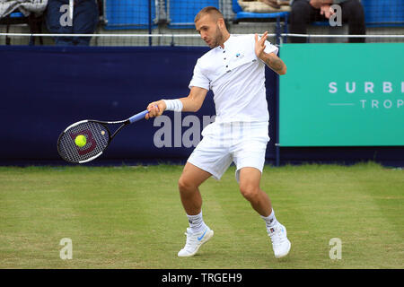 Surbiton, Regno Unito. 05 Giugno, 2019. Dan Evans di Gran Bretagna in azione contro Ruben Bemelmans del Belgio nella mens singles. Surbiton Trofeo tennis 2019, giorno 3 a Surbiton Racket & Fitness Club nel Surrey mercoledì 5 giugno 2019. Questa immagine può essere utilizzata solo per scopi editoriali. Solo uso editoriale, pic da Steffan Bowen/Andrew Orchard fotografia sportiva/Alamy Live news Credito: Andrew Orchard fotografia sportiva/Alamy Live News Foto Stock