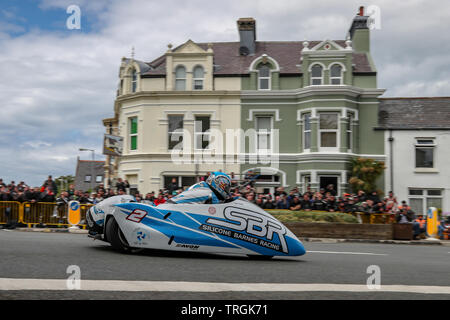 John Holden / Lee Caino (2) in azione nel localizzare.im Sidecar classe e sul loro modo di finire secondi nel localizzare.im Sidecar classe gara al 20 Foto Stock