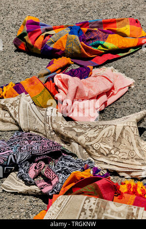 Colorate coperte messicano per la vendita al mercato in Messico, viaggi di sfondo - Immagine Foto Stock