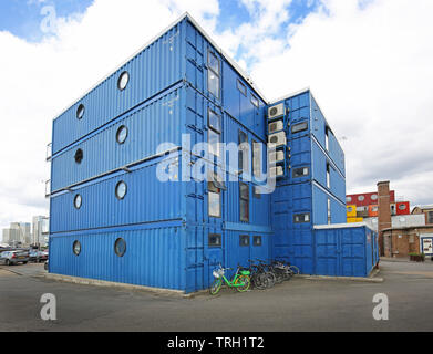 Città di contenitore a boa Trinity Wharf, London, Regno Unito. Una raccolta di live/spazi di lavoro costruito da contenitori di spedizione. Foto Stock