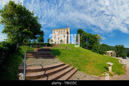 Hambach Castle (tedesco: Hambacher Schloss), simbolo della democrazia tedesca movimento, Neustadt an der Weinstrasse, Renania-Palatinato, Germania Foto Stock
