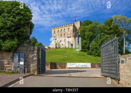 Hambach Castle (tedesco: Hambacher Schloss), simbolo della democrazia tedesca movimento, Neustadt an der Weinstrasse, Renania-Palatinato, Germania Foto Stock