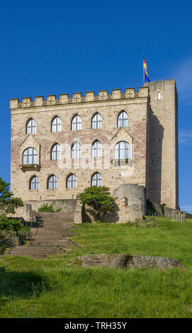 Hambach Castle (tedesco: Hambacher Schloss), simbolo della democrazia tedesca movimento, Neustadt an der Weinstrasse, Renania-Palatinato, Germania Foto Stock