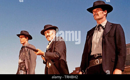 Ora DELLA PISTOLA 1967 United Artists film con da sinistra: Robert Ryan, Jason Robards, James Garner Foto Stock