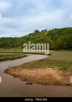 Pennard Castle & Pennard pillola river, Wales, Regno Unito Foto Stock