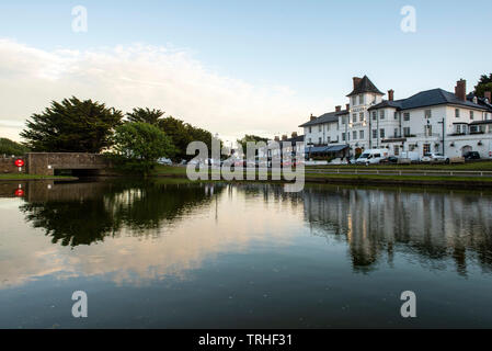 Tramonto sul Canal a Bude sulla North Cornwall Coast Inghilterra, Regno Unito Foto Stock