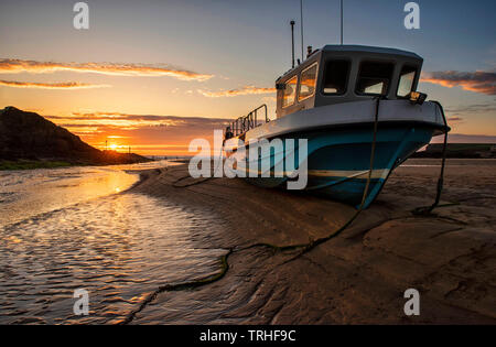 Tramonto sulla spiaggia a Bude sulla North Cornwall Coast Inghilterra, Regno Unito Foto Stock