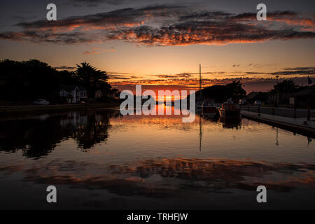 Tramonto sul Canal a Bude sulla North Cornwall Coast Inghilterra, Regno Unito Foto Stock