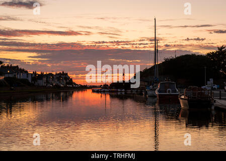 Tramonto sul Canal a Bude sulla North Cornwall Coast Inghilterra, Regno Unito Foto Stock