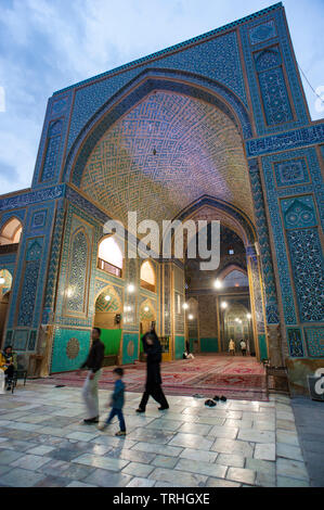 Tramonto al di fuori del XIV secolo Masjid-e moschea di Jame a Yazd, Iran. La moschea è rinomata per avere il più alto portale in Iran. Foto Stock