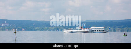 Panorama del battello a vapore "iessen' crociera sul Lago Ammersee (nei pressi di Monaco di Baviera). Si commuta tra le città lungo il lago. New Scenic 5 posti, bellissimo paesaggio Foto Stock