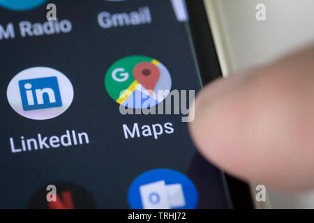 Google maps icona logo su schermo di cellulare Foto Stock