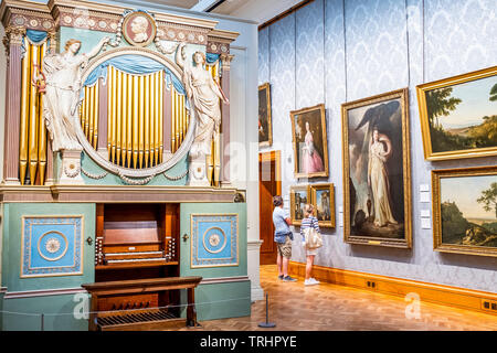 Mostra di antichi maestri in una galleria al Museo Nazionale, Cardiff, Galles Foto Stock