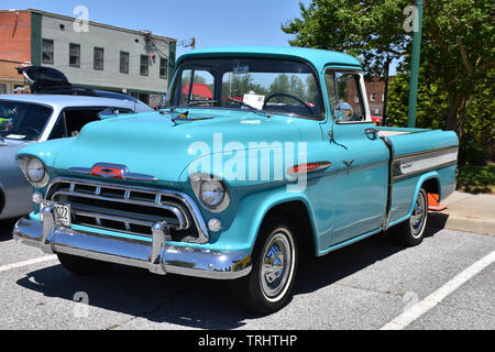 Un Cameo 1957 Chevrolet Pickup. Foto Stock