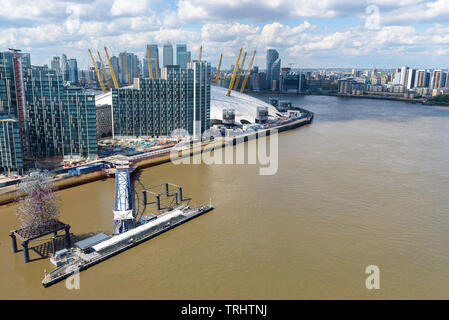 Vista aerea del fiume Tamigi e la penisola di Greenwich a Londra, Regno Unito Foto Stock