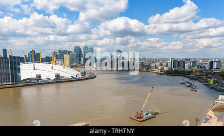 Vista aerea del fiume Tamigi e la penisola di Greenwich a Londra, Regno Unito Foto Stock