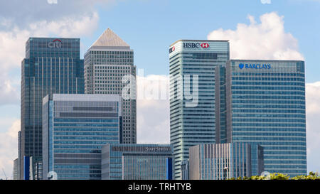 London, Regno Unito - 1 Maggio 2018: i moderni grattacieli di Canary Wharf, uno dei principali centri finanziari del Regno Unito Foto Stock