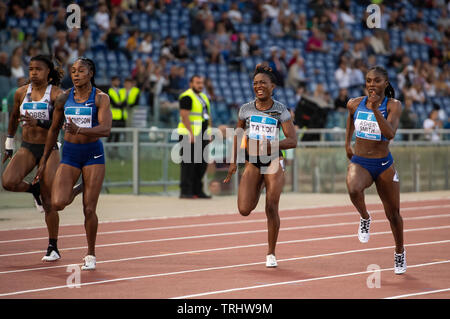 Roma - Italia 6 Giugno 2019: (L-R) Aleia Hobbs (USA) Elaine Thompson (JAM) Marie-Josee Ta Lou (CIV) e Dina Asher-Smith (GBR) competere nel 100m donne di gara durante il Golden Gala IAAF Diamond League Roma 2019 presso lo Stadio Olimpico di Roma. Gary Mitchell/Alamy Live News Foto Stock