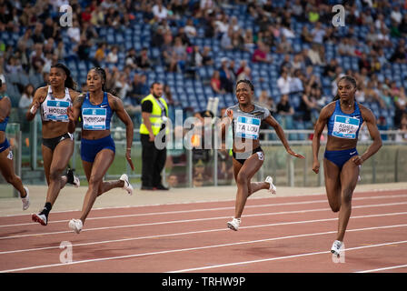 Roma - Italia 6 Giugno 2019: (L-R) Aleia Hobbs (USA) Elaine Thompson (JAM) Marie-Josee Ta Lou (CIV) e Dina Asher-Smith (GBR) competere nel 100m donne di gara durante il Golden Gala IAAF Diamond League Roma 2019 presso lo Stadio Olimpico di Roma. Gary Mitchell/Alamy Live News Foto Stock