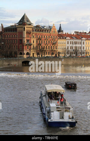 Vue du Pont Charles sur la rivière moldava et le centre-ville. Praga. Repubblica ceca. Foto Stock