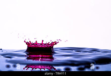 Fotografie ad alta velocità - discesa colorati Foto Stock