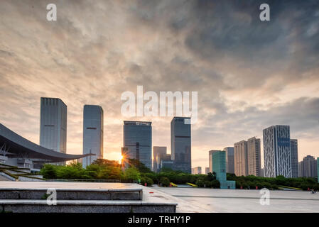 SHENZHEN, Cina - 11 APR: il marchio new skyline a Shenzhen in Cina il 11 aprile 2018. La città è conosciuto per essere un polo tecnologico di tutta f Foto Stock