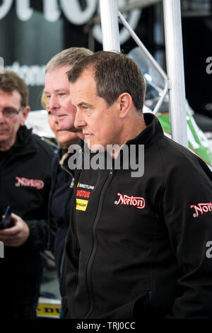 John McGuinness, TT motorcycle racer, ritratto informale nel paddock dell'Isola di Man TT, 2019 Foto Stock