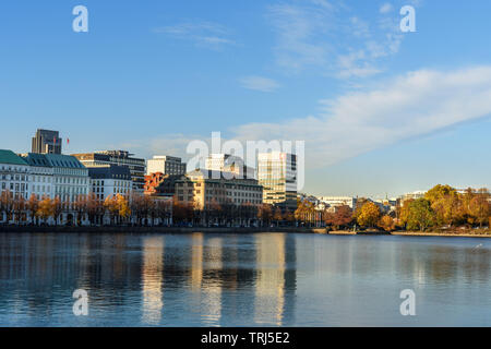 Amburgo, Germania - 07 Novembre 2018: Vista di Binnenalster o interna del lago Alster Foto Stock