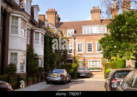 Chelsea Park Gardens è un post WWI sviluppo di arti e mestieri e case in stile ispirato al giardino sobborgo circolazione , a Chelsea, Londra, Inghilterra, Regno Unito Foto Stock