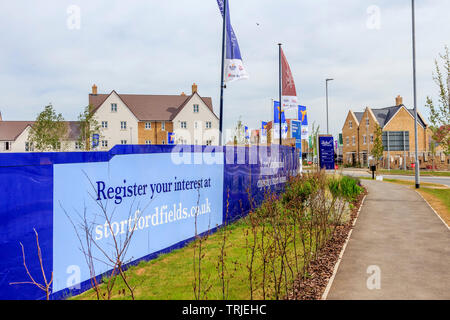 857 case disponibili presso stortfordfields, alloggiamento sviluppo terra occupazione, negozi, strutture comunitarie in Bishops Stortford, Hertfordshire, Inghilterra Foto Stock