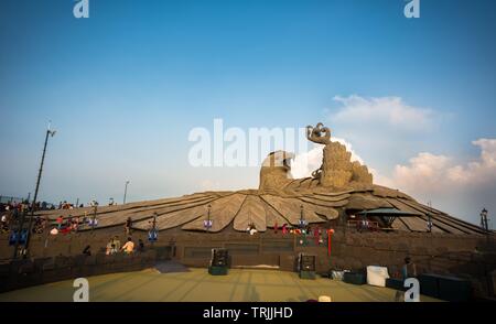 Jatayu centro di massa, Quilon, Kerala, India - 18 Maggio 2019 Jatayu- più grande del mondo di scultura di uccelli, 150 piedi largo e 70 piedi di altezza Foto Stock