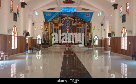 Trivandrum, Kerala, India - 28 Luglio 2016: vista interna di una Chiesa cattolica latina in India Foto Stock