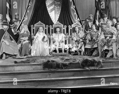 Montagu amore unà O'Conner Olivia de Havilland Claude Rains Basil Rathbone Melville Cooper in LE AVVENTURE DI ROBIN HOOD 1938 registi Michael Curtiz e William Keighley Warner Bros Foto Stock