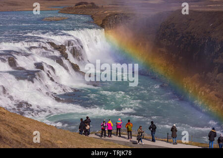 GULLFOSS, Islanda - Doppia cascata waterfall e rainbow, sul fiume Hvita. Foto Stock
