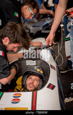 25 Maggio 2019 - Berghem, il Netherelands. SHELL ECO-MARATHON 'evento Challenger". Team H2politO. Auto 210. La vettura e il pilota di ottenere l'ultimo controllo befo Foto Stock