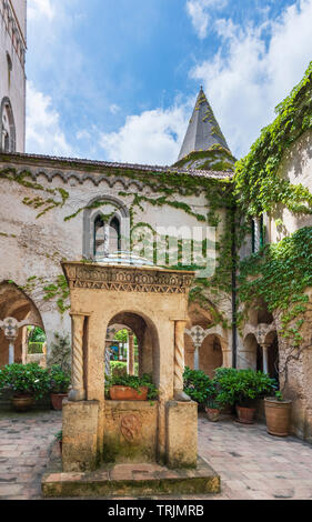 Villa Cimbrone Giardini in Ravello al di sopra della Costiera Amalfitana Campania Italia Foto Stock