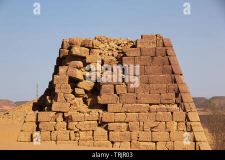 Le antiche piramidi di Meroe in Sudan il deserto Foto Stock