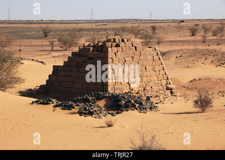 Le antiche piramidi di Meroe in Sudan il deserto Foto Stock