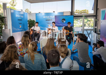 Cannes, Francia, 6 giugno 2019 la vetrina esclusiva di BB Brunes, presentato da Songkick live al MIDEM 2019, Cannes © ifnm / Alamy Live News Foto Stock