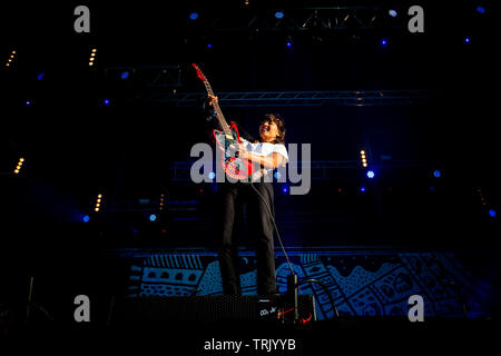 Australian cantante, compositore e musicista, Courtney Barnet, è visto esibirsi live a fase nn. Primavera Sound Festival 2019 tenutasi a Porto, Portogallo. Foto Stock