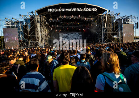 Australian cantante, compositore e musicista, Courtney Barnet, è visto esibirsi live a fase nn. Primavera Sound Festival 2019 tenutasi a Porto, Portogallo. Foto Stock