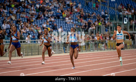 Roma - Italia 6 Giugno 2019: (L-R) Elaine Thompson (JAM) Marie-Josee Ta Lou (CIV) e Dina Asher-Smith (GBR) Jenna Prandini (USA) a competere in 100m w Foto Stock